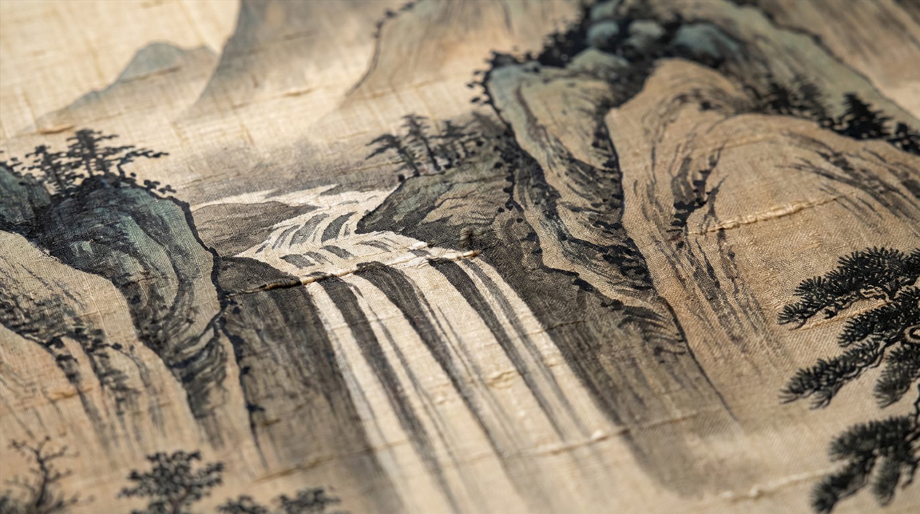 Oriental-Ink-Landscape Commercial-Interiors Warm-Earth-Tones - Double-Palace-Silk-Detail-02